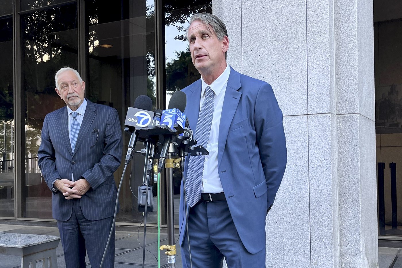 Los Angeles prosecutors to review new evidence in Menendez brothers' 1996 murder conviction | iNFOnews.ca Los Angeles prosecutors to review new evidence in Menendez brothers' 1996 murder conviction | iNFOnews.ca
