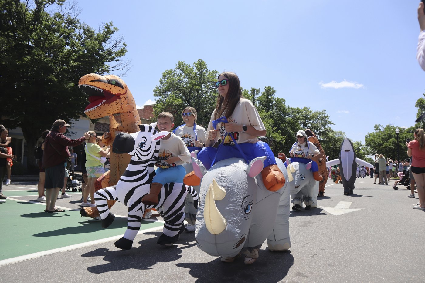New Hampshire city in 'Jumanji' marks 30th anniversary with animal costume race | iNFOnews.ca