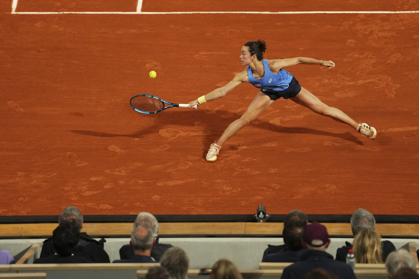 A fairy tale in Paris: French wild card Boisson stuns No. 6 Andreeva to reach French Open semis | iNFOnews.ca