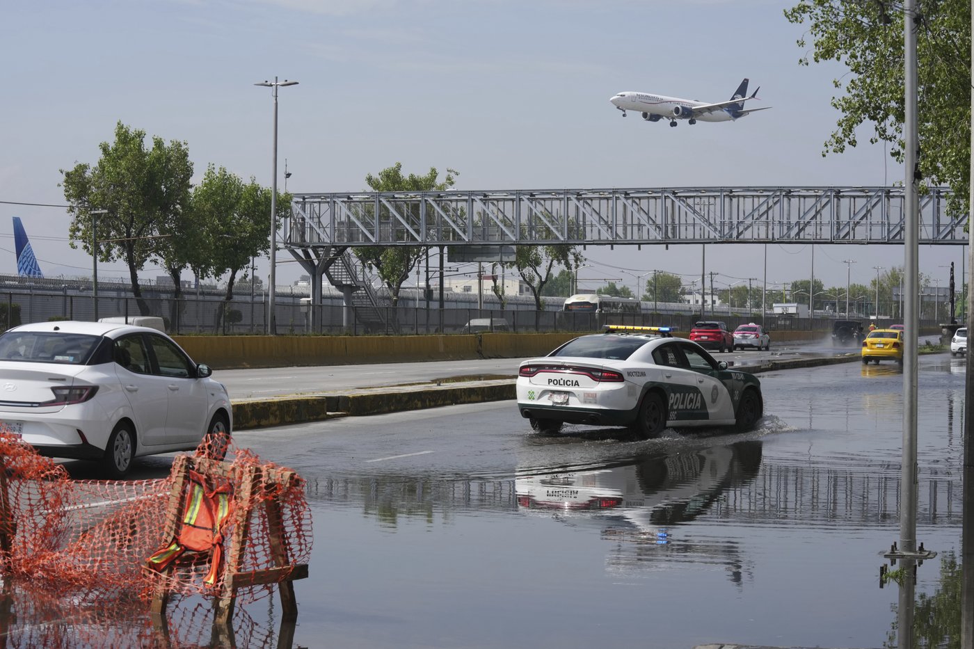 Torrential rains shut down flights at Mexico City airport for second day | iNFOnews.ca