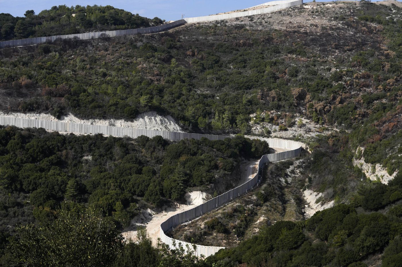 Middle East latest: Lebanon closes all its land border crossings with Syria except one | iNFOnews.ca Middle East latest: Lebanon closes all its land border crossings with Syria except one | iNFOnews.ca