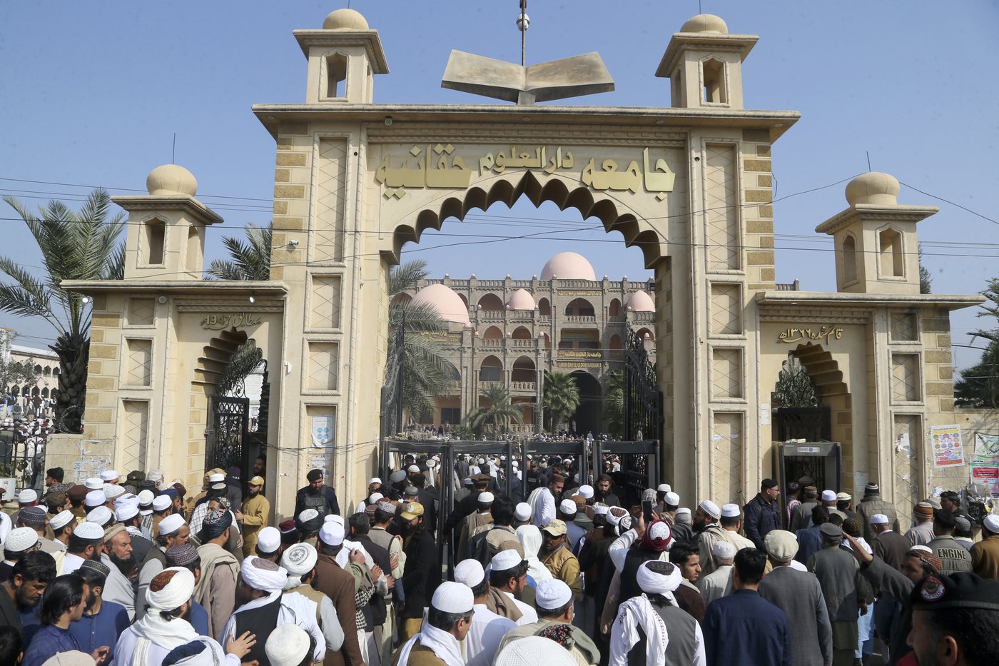 Thousands of mourners attend funeral of Taliban-linked cleric killed in Pakistan suicide blast | iNFOnews.ca