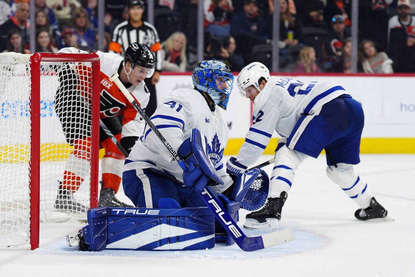 Matthews, Tavares lead Leafs past Flyers 5-2; Tanev stretchered off after collision | iNFOnews.ca