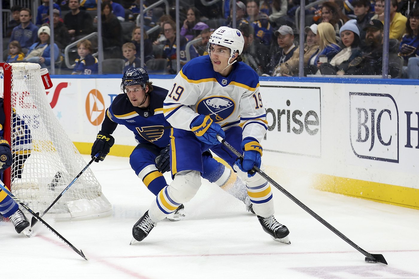 Sabres get power-play goals from Zucker and Thompson in 4-2 win over the Blues | iNFOnews.ca