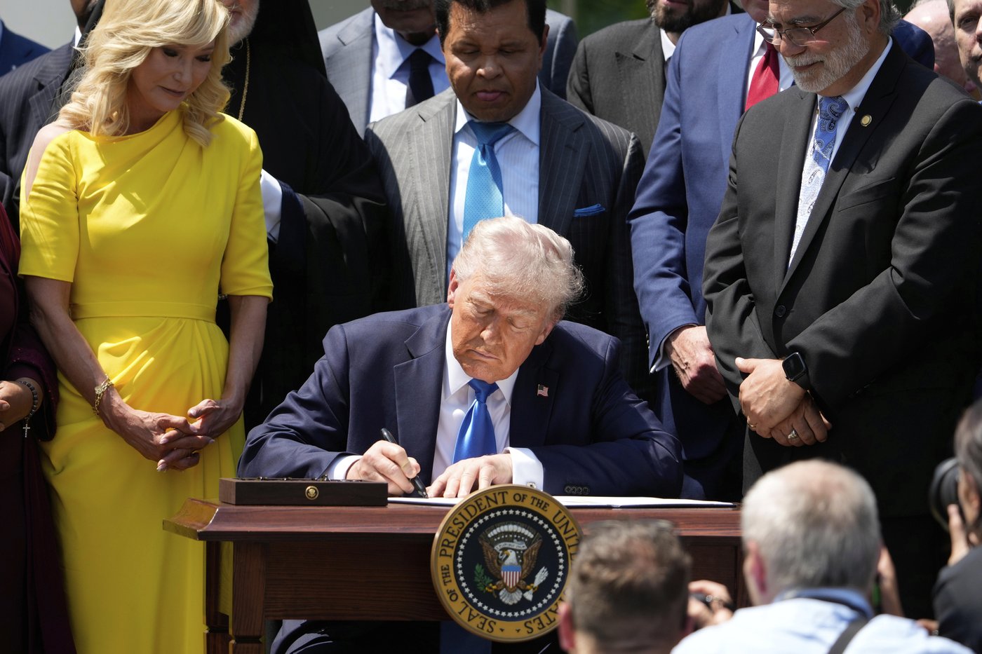 PHOTO COLLECTION: Trump-National Day of Prayer | iNFOnews.ca PHOTO COLLECTION: Trump-National Day of Prayer | iNFOnews.ca