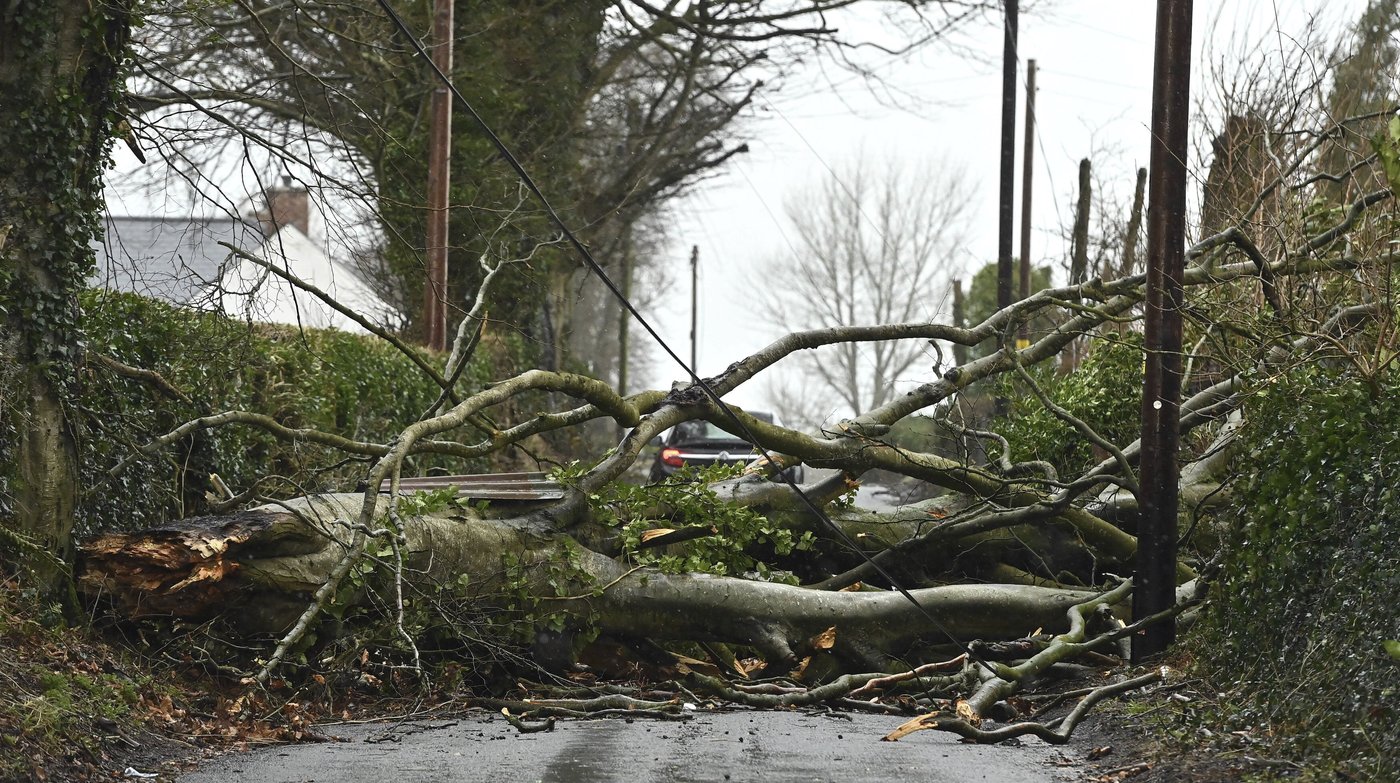 Ireland and UK clean up after unprecedented Storm Éowyn brings record winds and damage | iNFOnews.ca