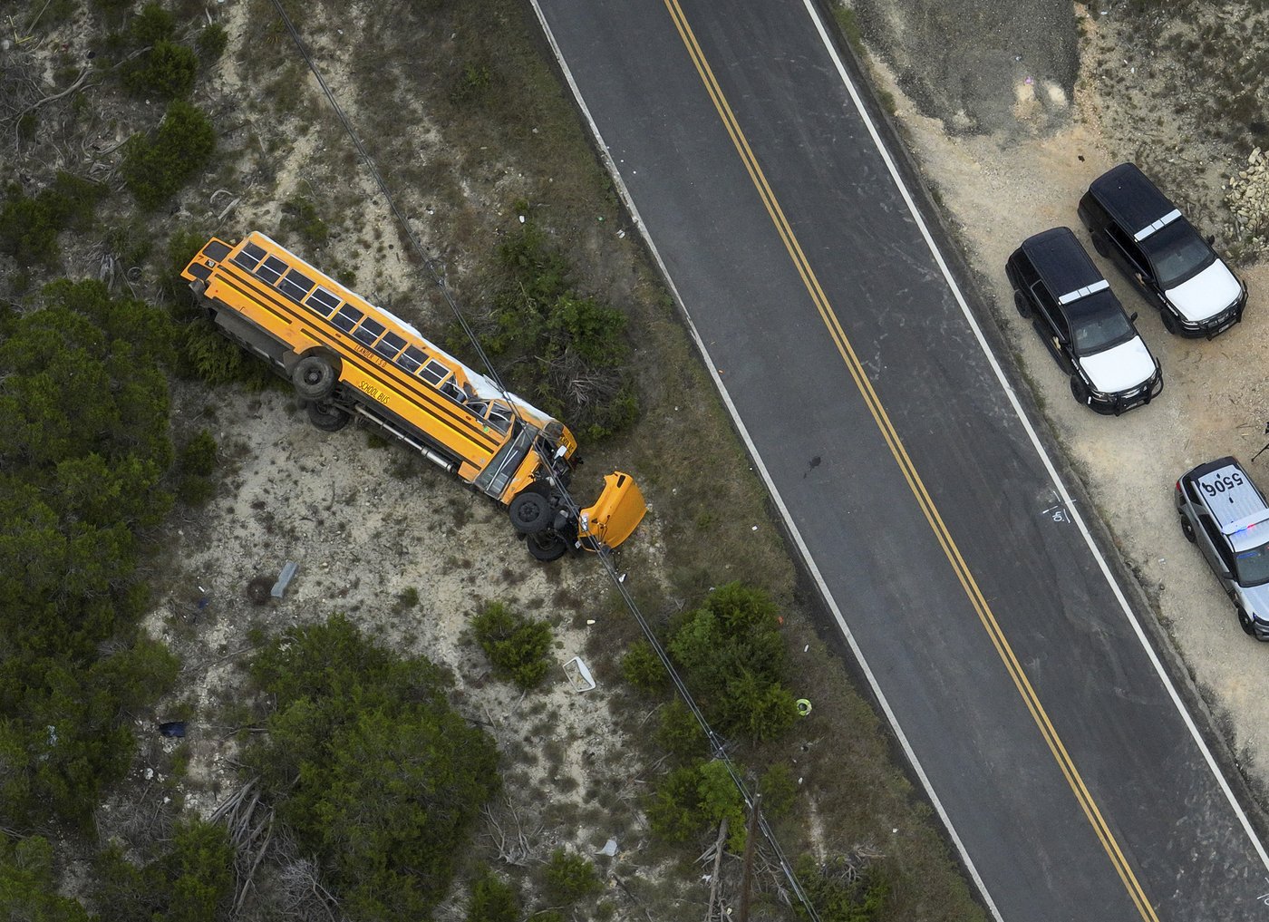 Multiple Texas students are injured in a school bus rollover crash on the first day of class | iNFOnews.ca