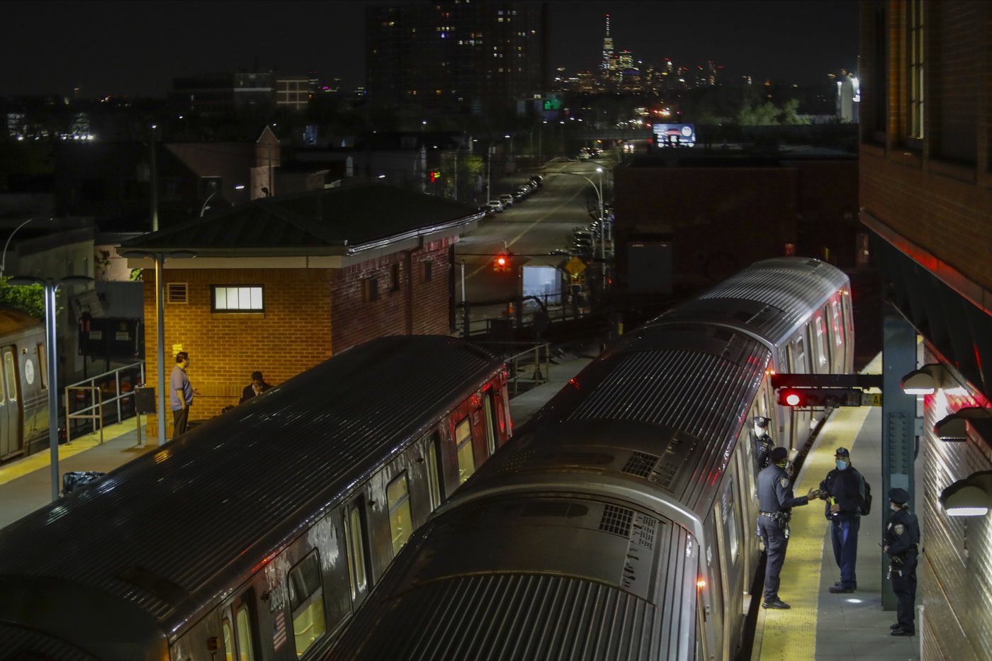 What to know about the woman who was burned to death in a New York City subway train | iNFOnews.ca