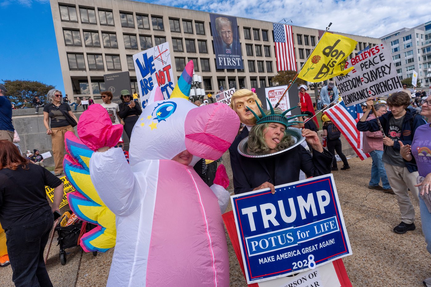 Inflatable costumes used to deflate tensions at rallies against Trump, in photos | iNFOnews.ca