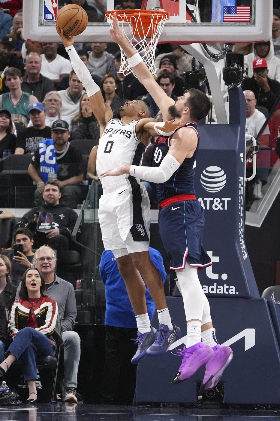 Clippers overcome 26-point deficit for their 1st victory at Intuit Dome | iNFOnews.ca Clippers overcome 26-point deficit for their 1st victory at Intuit Dome | iNFOnews.ca