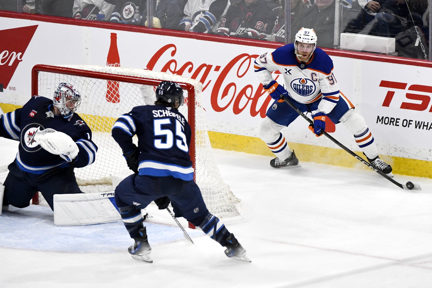 Winnipeg Jets capture franchise-first Presidents' Trophy despite 4-1 loss to Oilers | iNFOnews.ca