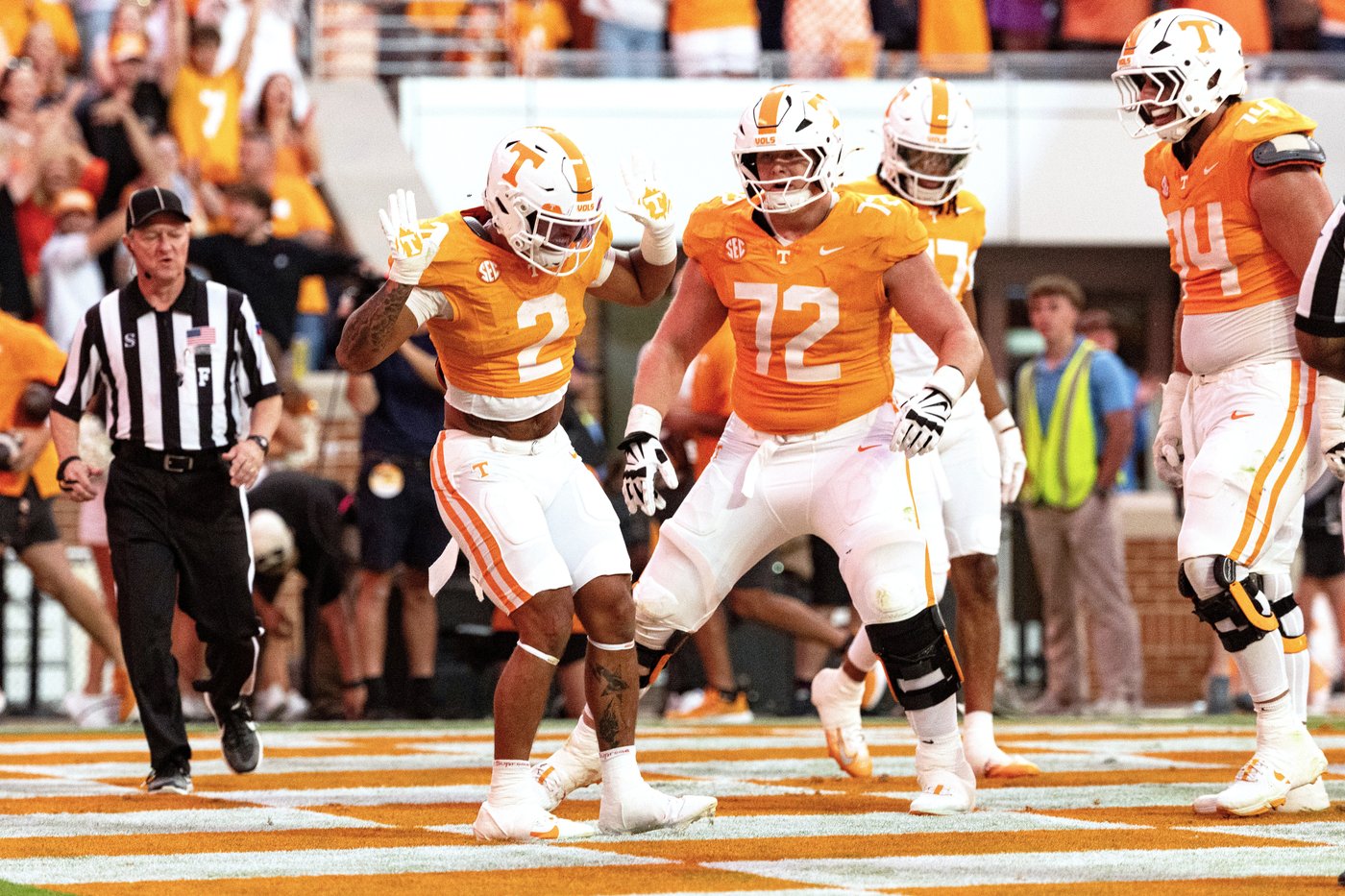 DeSean Bishop runs for 146 yards and a TD to lead No. 12 Tennessee past Arkansas, 34-31 | iNFOnews.ca DeSean Bishop runs for 146 yards and a TD to lead No. 12 Tennessee past Arkansas, 34-31 | iNFOnews.ca