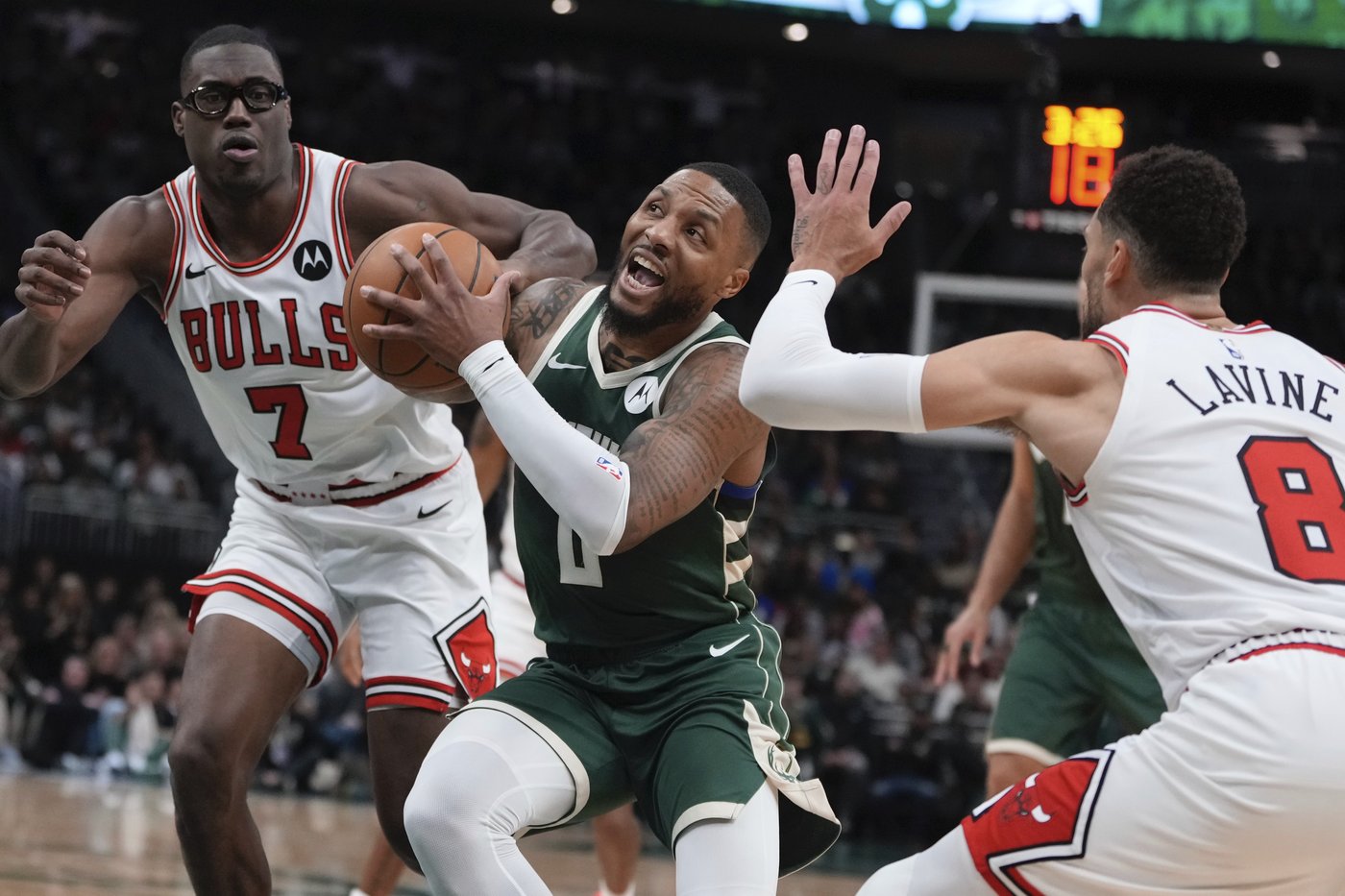 Coby White scores 35, Bulls roll past Bucks 133-122 to get in the win column | iNFOnews.ca
