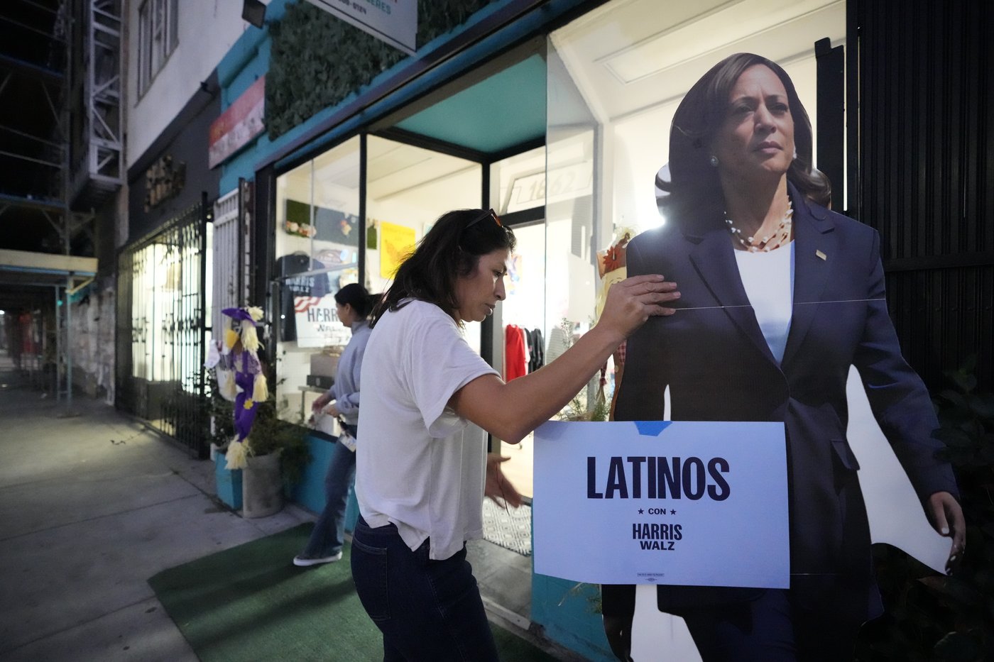'All I can think about is hotter days.' Voter campaigns target Latinas worried about climate change | iNFOnews.ca 'All I can think about is hotter days.' Voter campaigns target Latinas worried about climate change | iNFOnews.ca