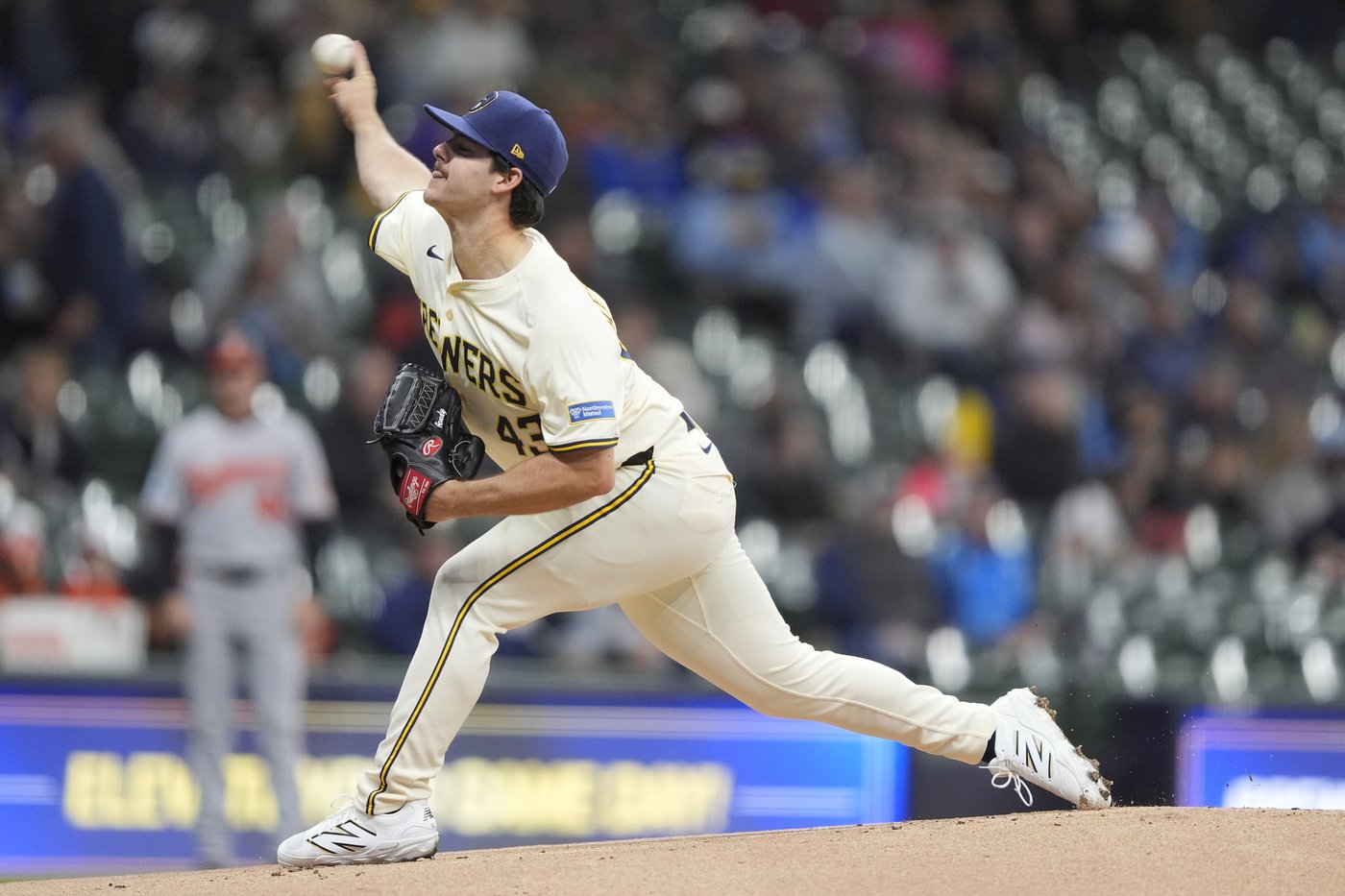 Henderson works 5 shutout innings as the Brewers win 5-2 to extend Orioles' skid to 8 games | iNFOnews.ca