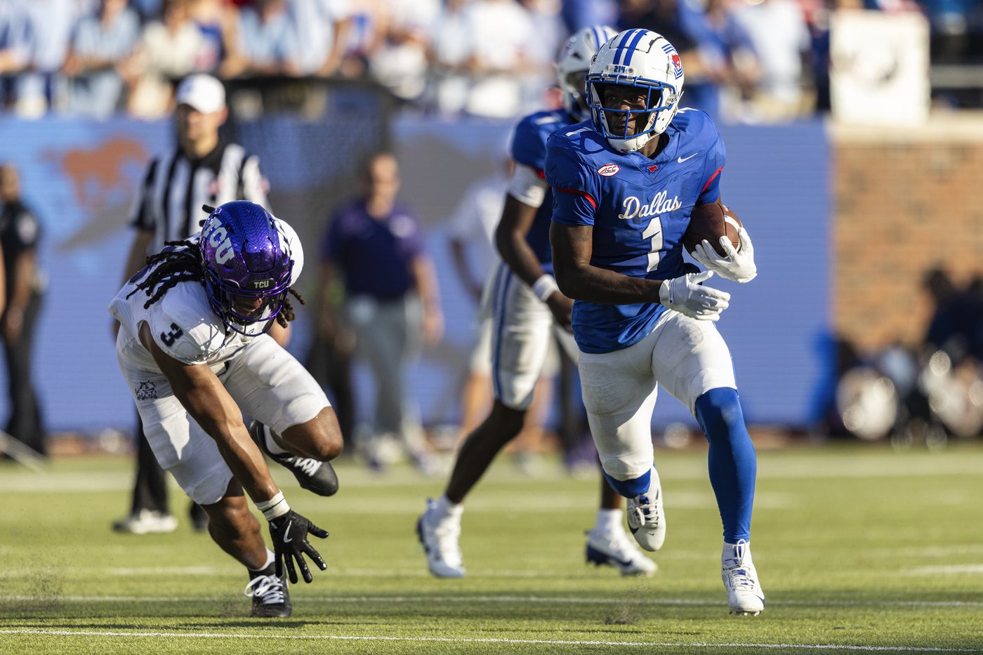 SMU gets 4 TDs from Smith and three more with offense watching, beats TCU 66-42 after Dykes ejected | iNFOnews.ca