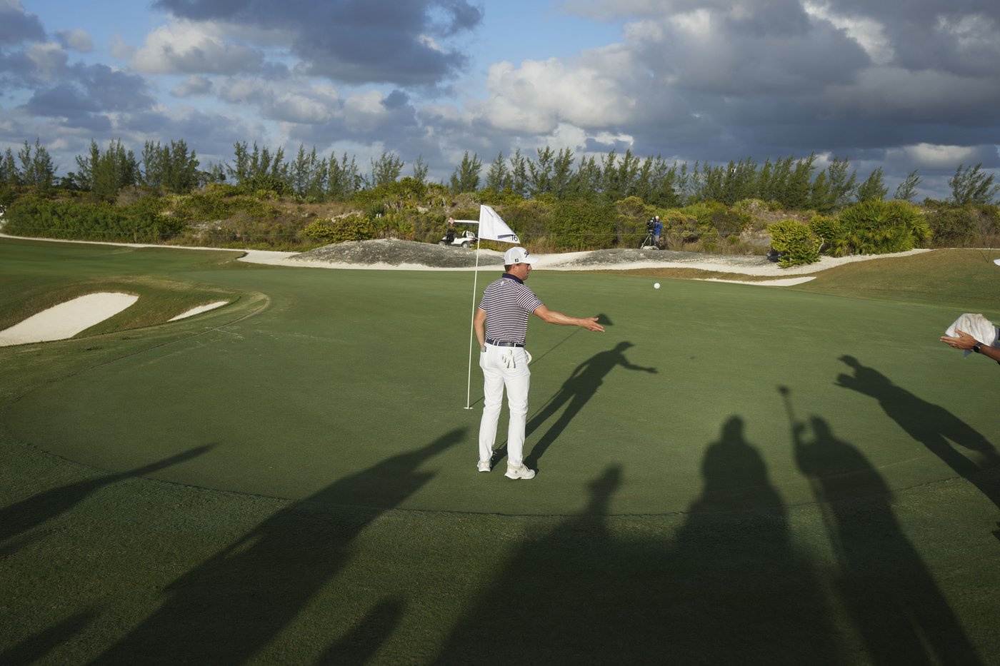 Justin Thomas with big drives and a few big putts takes 1-shot lead over Scheffler in the Bahamas | iNFOnews.ca Justin Thomas with big drives and a few big putts takes 1-shot lead over Scheffler in the Bahamas | iNFOnews.ca