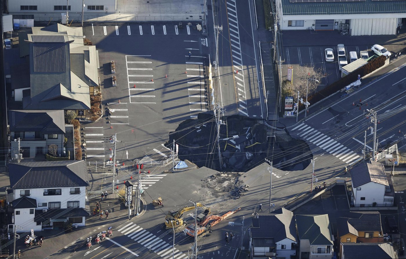 Japan tries to rescue man stuck in sinkhole. Here's what's going on. | iNFOnews.ca