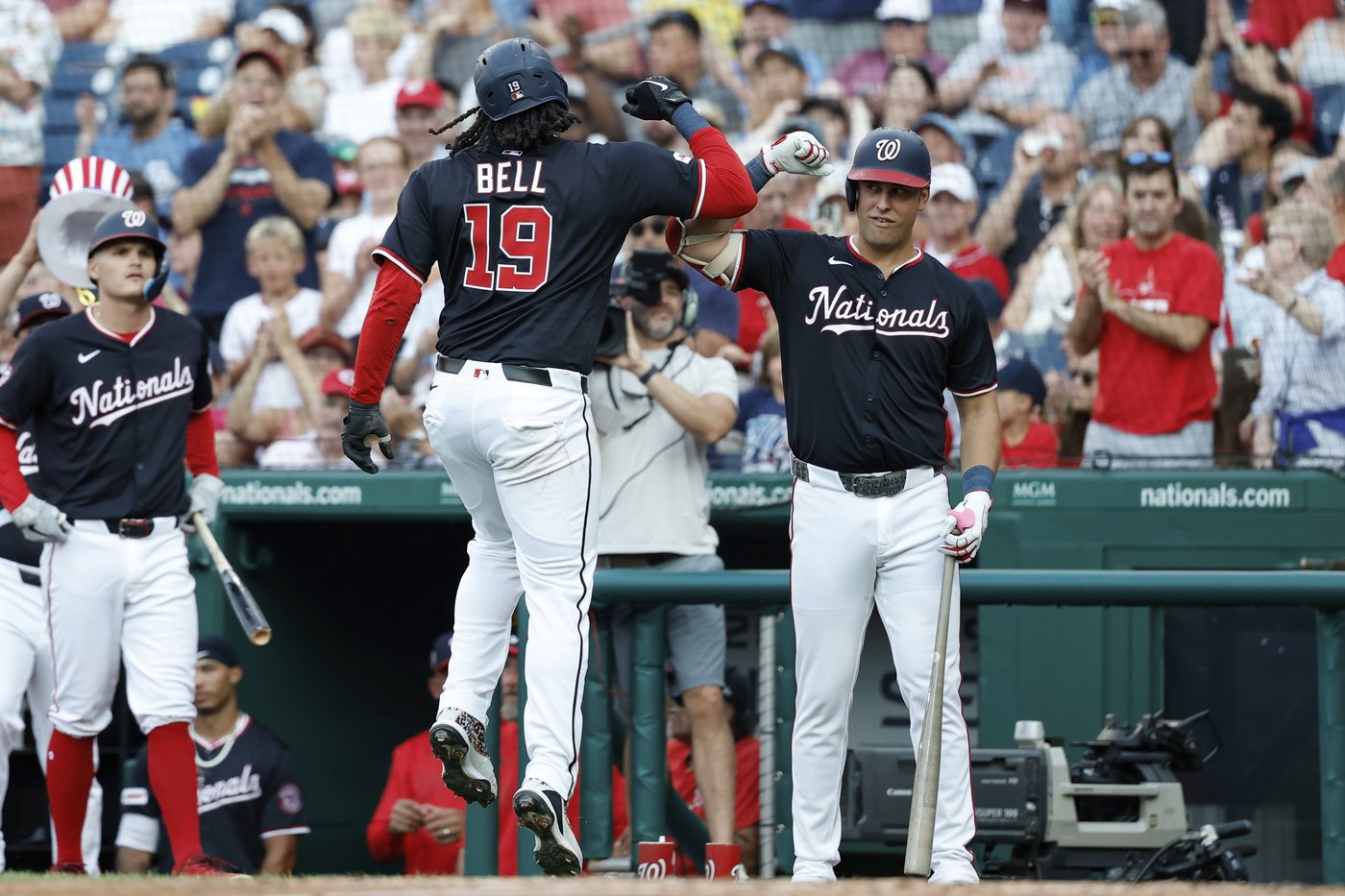 Josh Bell and Daylen Lile lead Nationals in 10-8 win over Reds | iNFOnews.ca