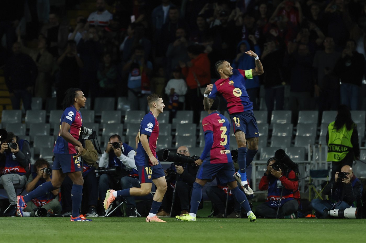 Raphinha scores after less than a minute for Barcelona against Bayern in Champions League | iNFOnews.ca