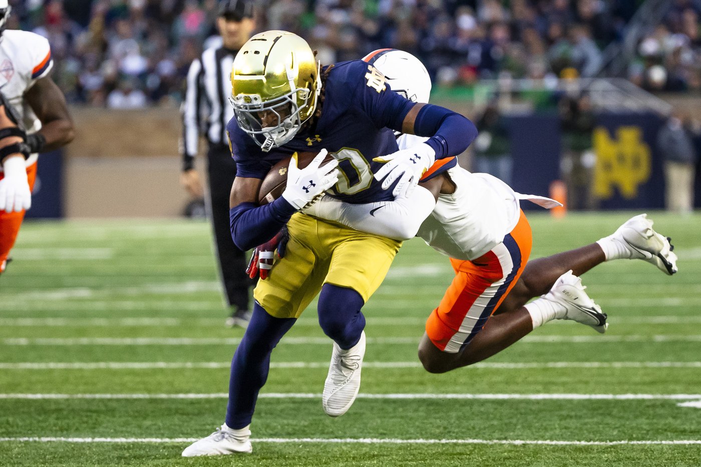 Leonard passes for 3 TDs and No. 8 Notre Dame forces 5 turnovers in a 35-14 win over Virginia | iNFOnews.ca Leonard passes for 3 TDs and No. 8 Notre Dame forces 5 turnovers in a 35-14 win over Virginia | iNFOnews.ca