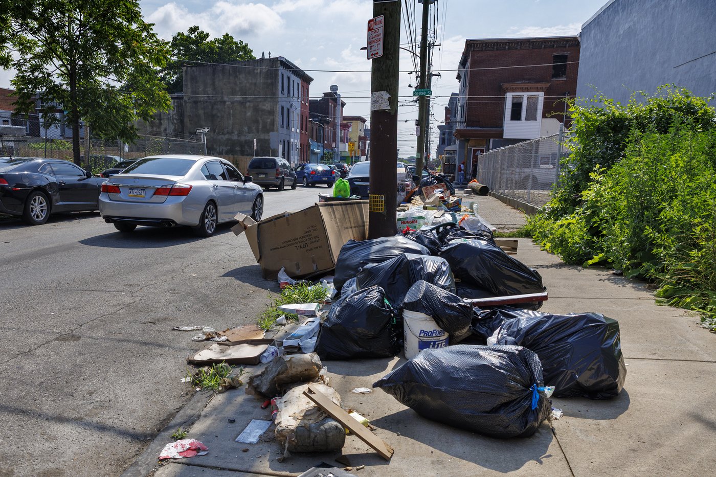 Thousands of city workers go on strike in Philadelphia, affecting trash pickup, pools and 911 calls | iNFOnews.ca