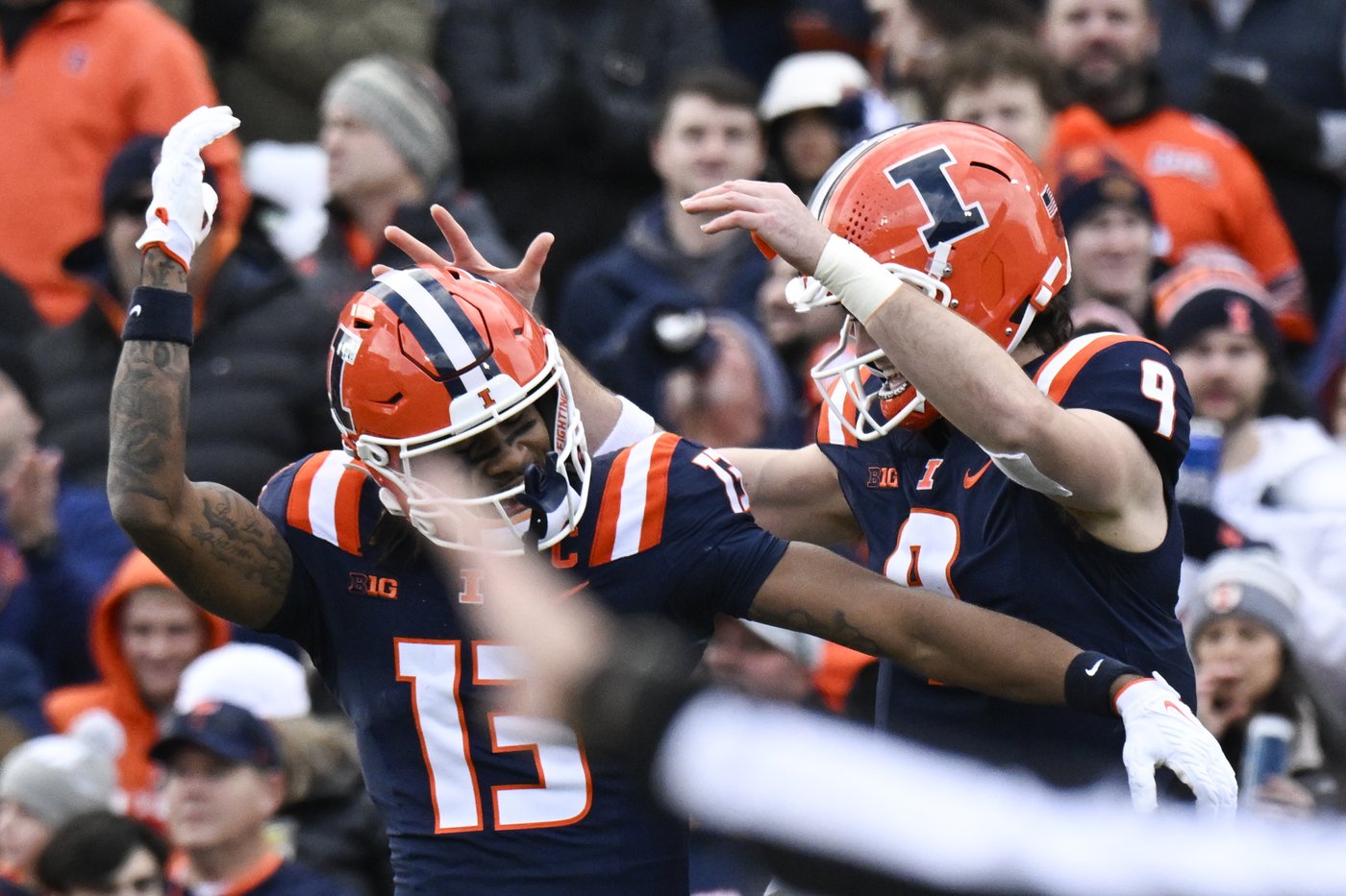 Josh McCray runs for three TDs to lead Illinois to a 38-16 win over slumping Michigan State | iNFOnews.ca