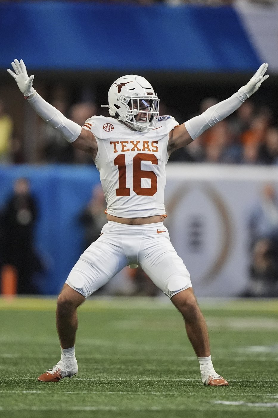 Big 12 commissioner calls for 'national standards' for calling targeting after controversial play | iNFOnews.ca