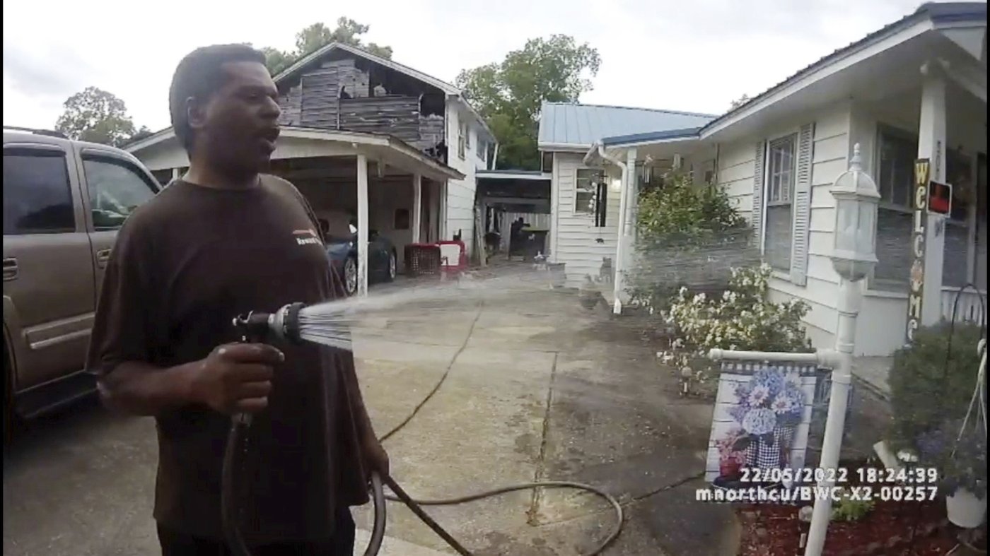 Court revives lawsuit of Black pastor who was arrested while watering his neighbor's flowers | iNFOnews.ca