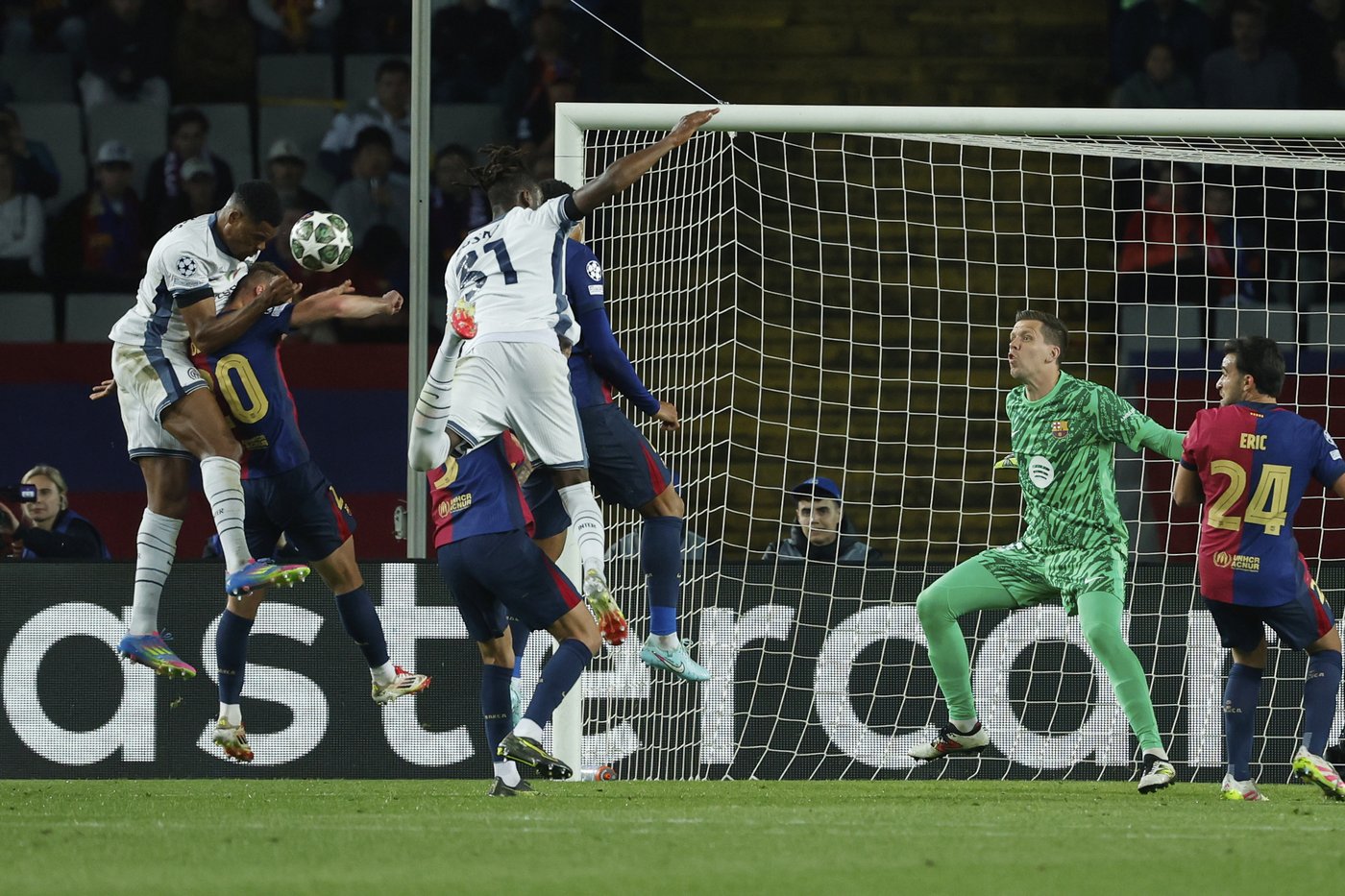Thuram and Dumfries return to energize Inter in draw at Barcelona in Champions League semifinals | iNFOnews.ca