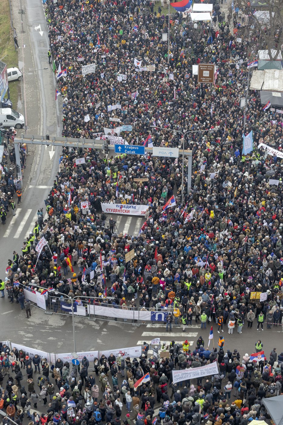 Serbia's protesting students and supporters of the president hold parallel rallies as tensions spike | iNFOnews.ca Serbia's protesting students and supporters of the president hold parallel rallies as tensions spike | iNFOnews.ca