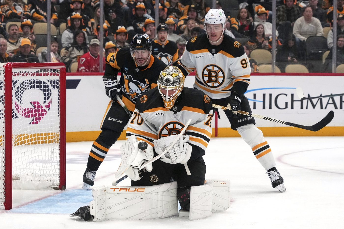 Lindholm and Korpisalo lead Bruins to 4-1 victory over Penguins | iNFOnews.ca Lindholm and Korpisalo lead Bruins to 4-1 victory over Penguins | iNFOnews.ca