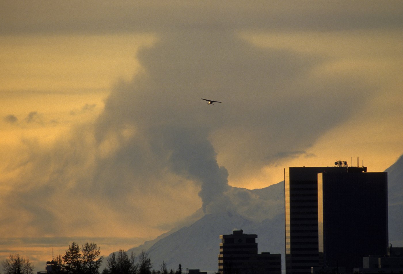 Earthquakes under a volcano near Alaska's largest city raise concerns | iNFOnews.ca Earthquakes under a volcano near Alaska's largest city raise concerns | iNFOnews.ca