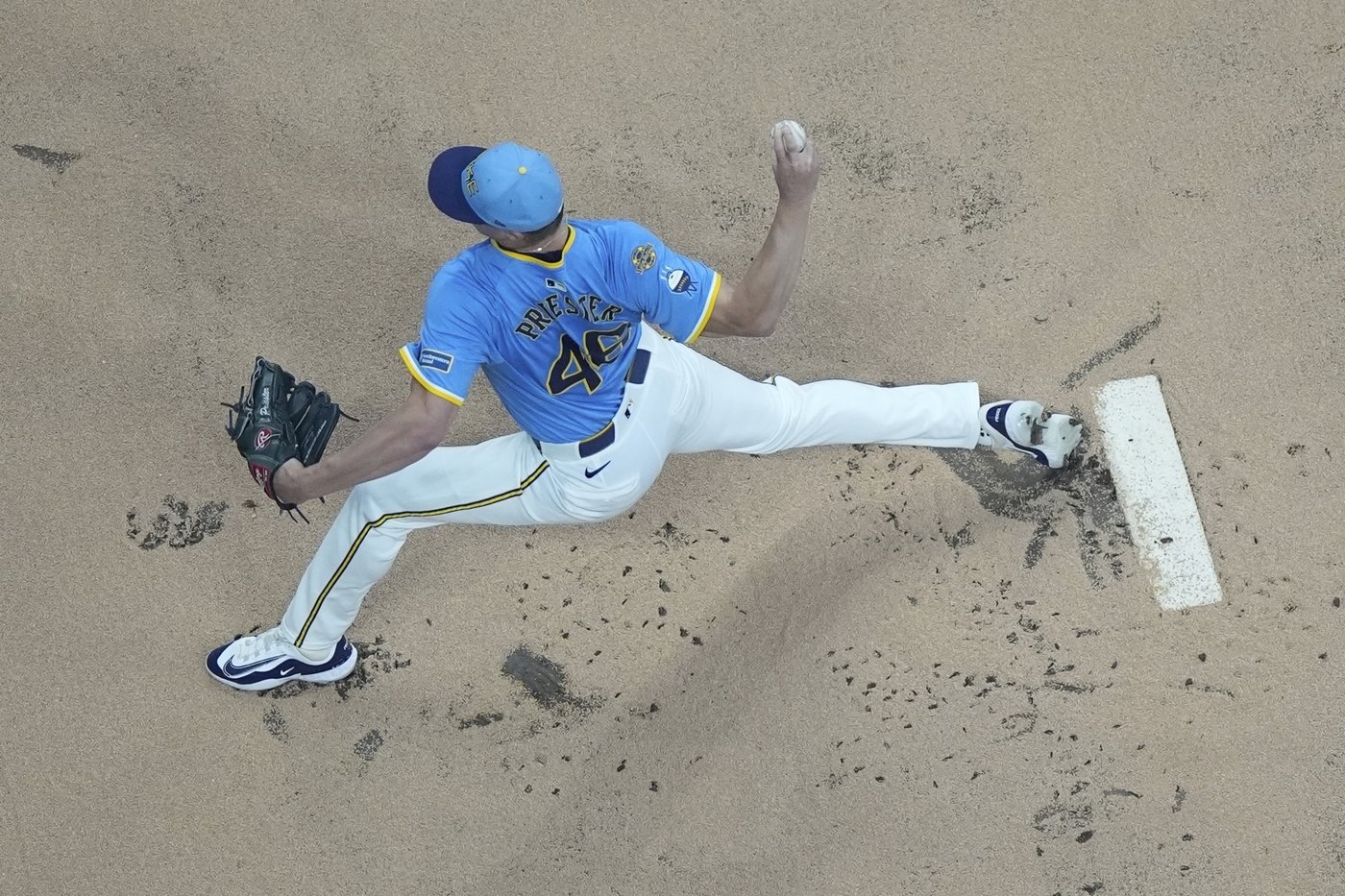 Quinn Priester wins his 12th straight decision as Brewers beat Cardinals 8-2 | iNFOnews.ca