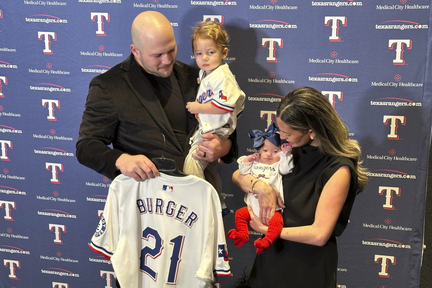 Jake Burger will wear No. 21 with the Texas Rangers for his daughter born with Down syndrome | iNFOnews.ca Jake Burger will wear No. 21 with the Texas Rangers for his daughter born with Down syndrome | iNFOnews.ca