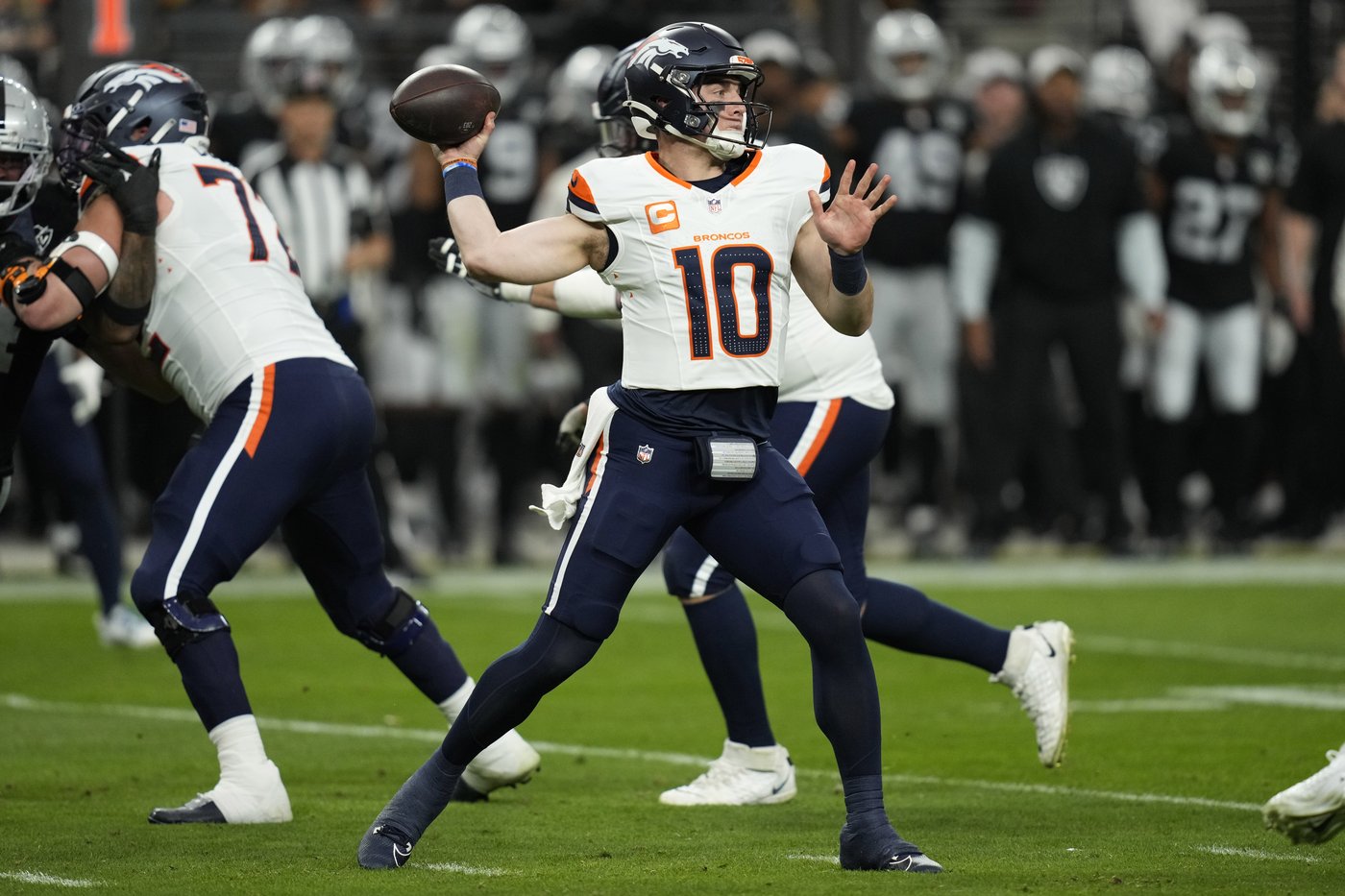 Bo Nix taking 'Monday Night Football' debut in stride as he leads Broncos against the Browns | iNFOnews.ca Bo Nix taking 'Monday Night Football' debut in stride as he leads Broncos against the Browns | iNFOnews.ca