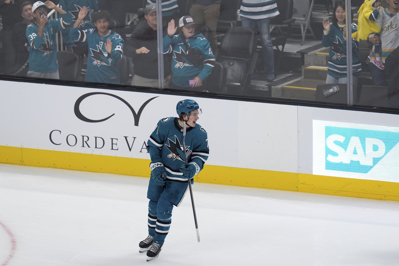 Sharks' Macklin Celebrini returns to team activities as he works his way back from injury | iNFOnews.ca