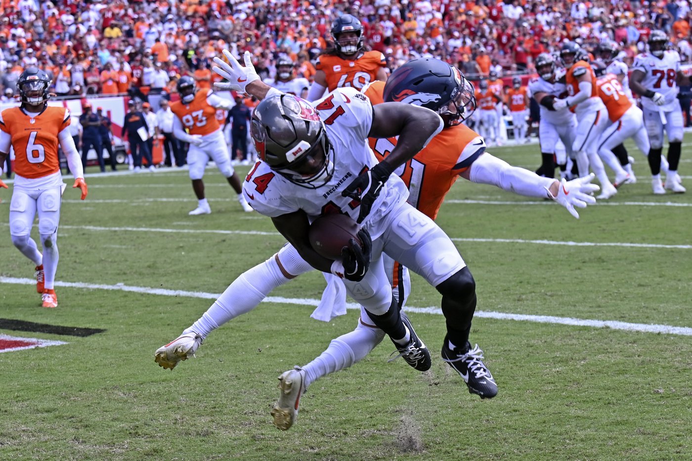 Nix runs for a TD and Lutz kicks 4 FGs to lead Broncos to 26-7 victory over listless Buccaneers | iNFOnews.ca Nix runs for a TD and Lutz kicks 4 FGs to lead Broncos to 26-7 victory over listless Buccaneers | iNFOnews.ca