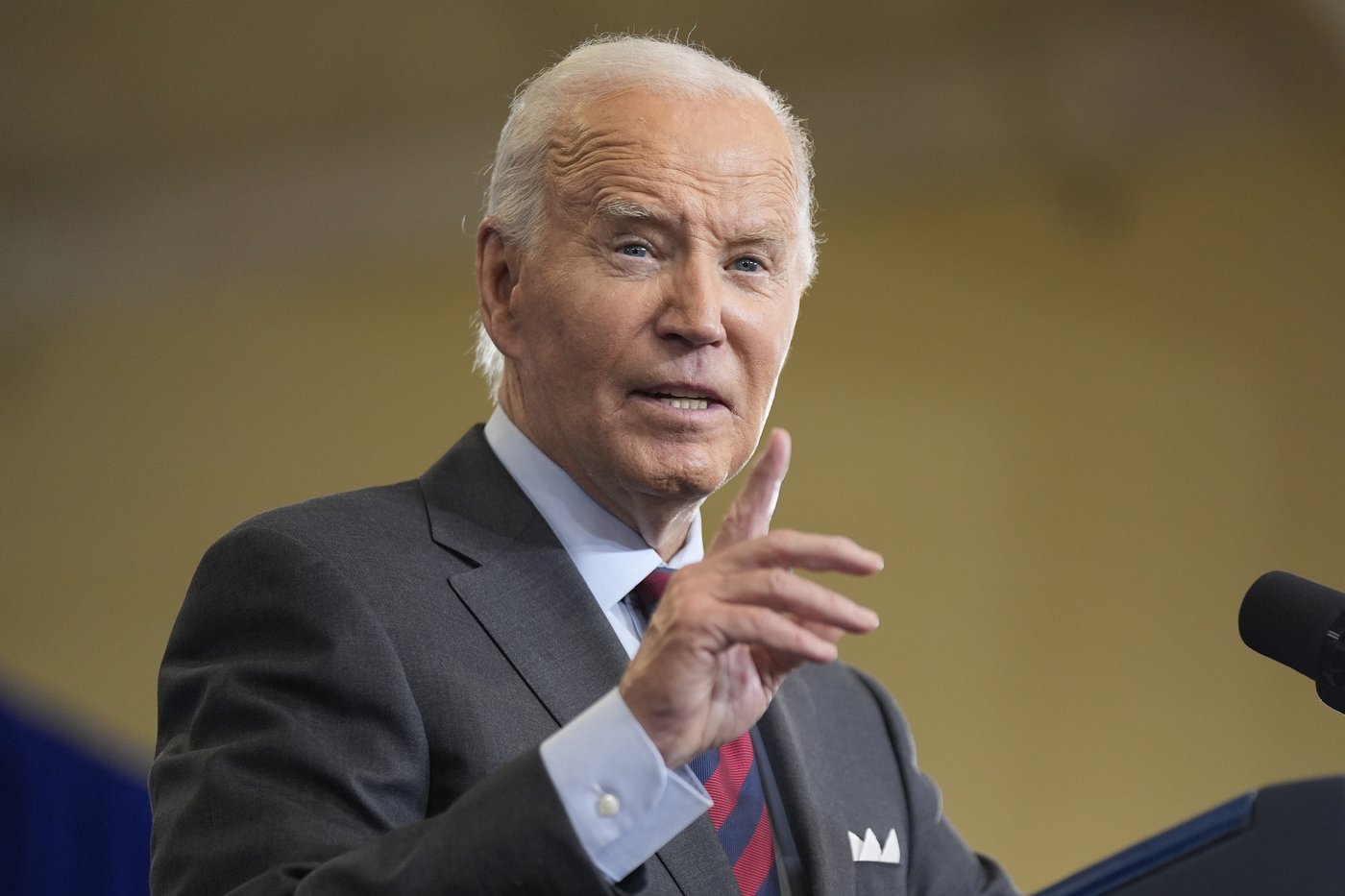 Biden tries again at student loan cancellation, this time for those with financial hardships | iNFOnews.ca