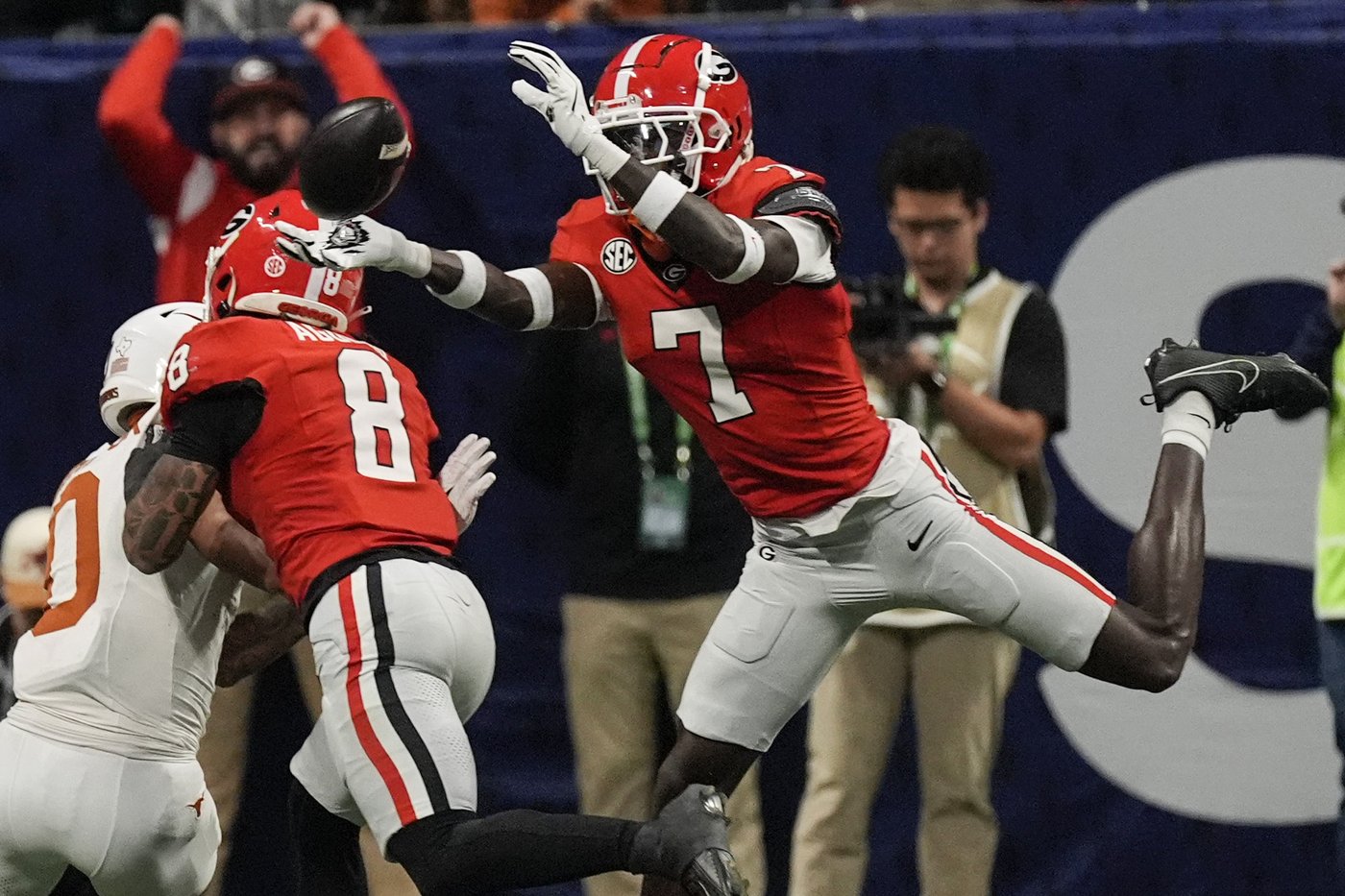 No. 5 Georgia pulls off another overtime stunner, beating No. 2 Texas 22-19 for SEC title | iNFOnews.ca No. 5 Georgia pulls off another overtime stunner, beating No. 2 Texas 22-19 for SEC title | iNFOnews.ca