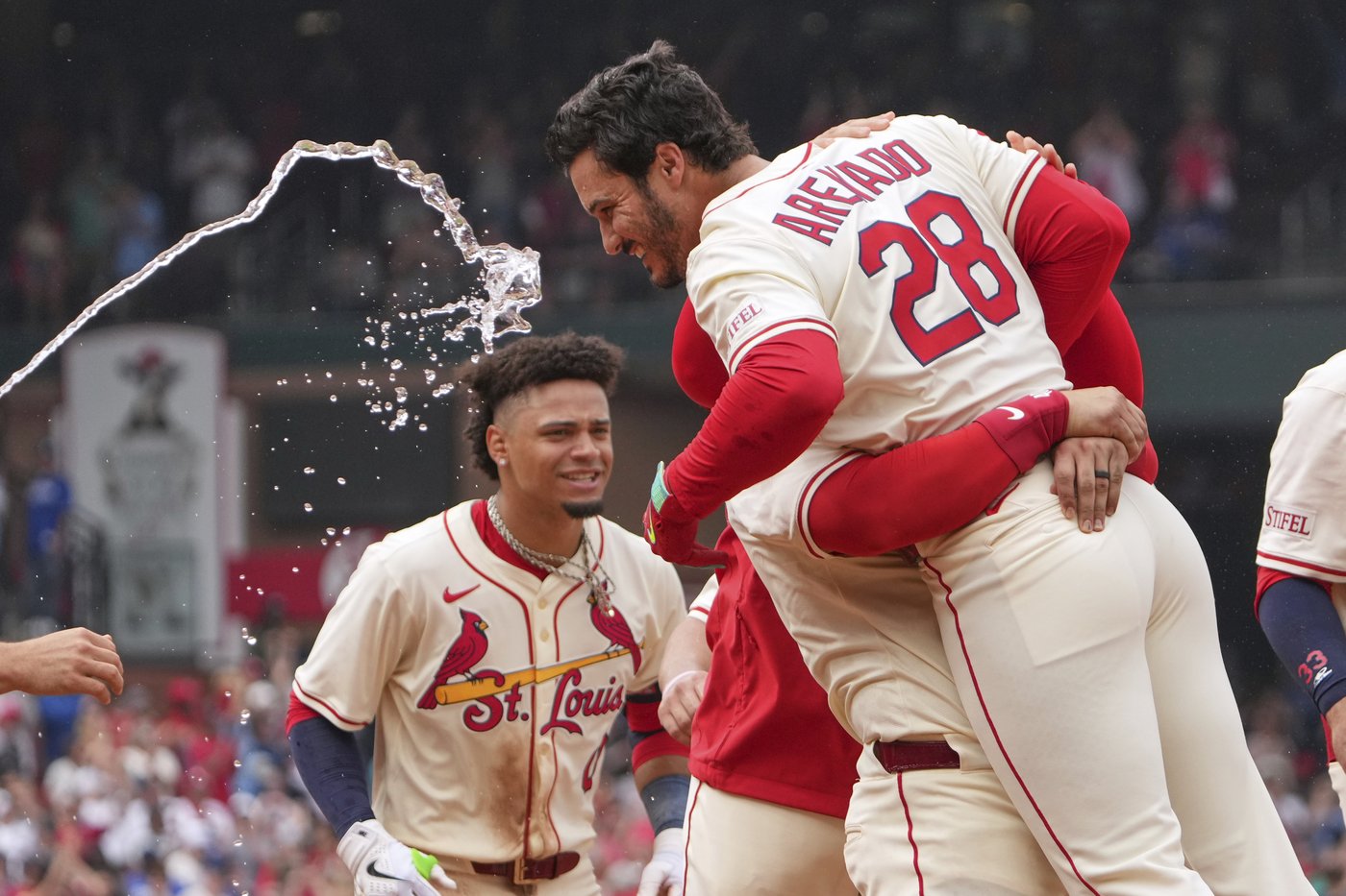 Arenado's walk-off pinch-hit double sends Cardinals over Dodgers 2-1 | iNFOnews.ca