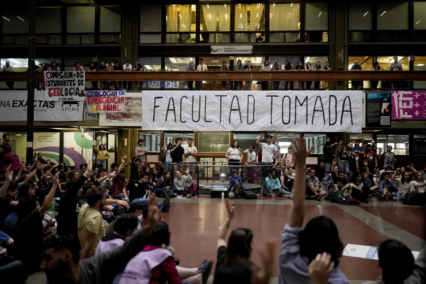 Public university protests escalate in challenge to Argentina's President Milei | iNFOnews.ca
