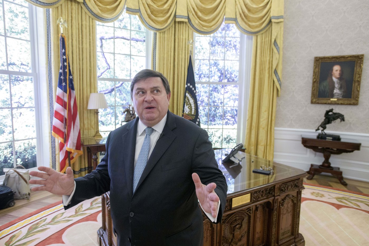 A replica Oval Office near the White House just got a Trump makeover | iNFOnews.ca