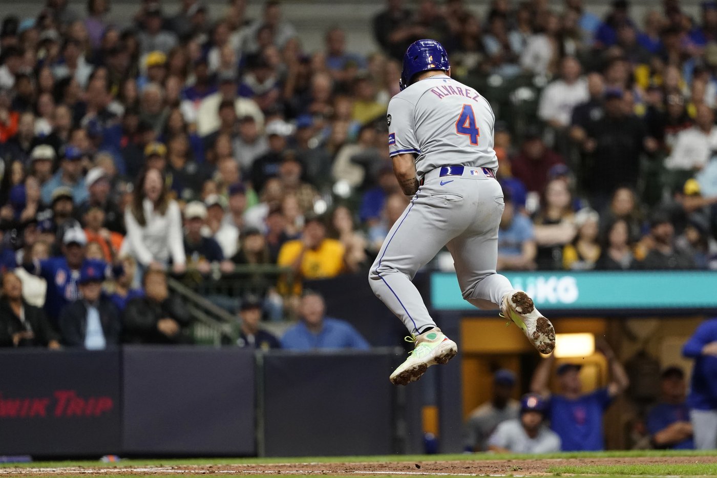 Hoskins' grand slam in 1st inning sparks Brewers to 8-4 victory over Mets | iNFOnews.ca Hoskins' grand slam in 1st inning sparks Brewers to 8-4 victory over Mets | iNFOnews.ca