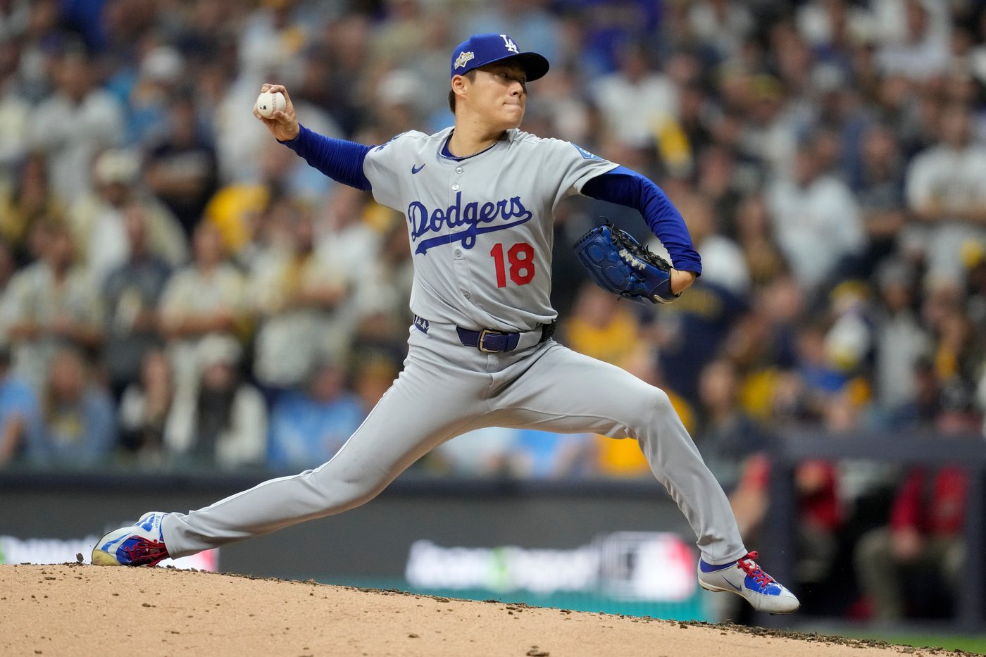 Yamamoto throws 3-hitter, Dodgers beat Brewers 5-1 to grab 2-0 NLCS lead | iNFOnews.ca