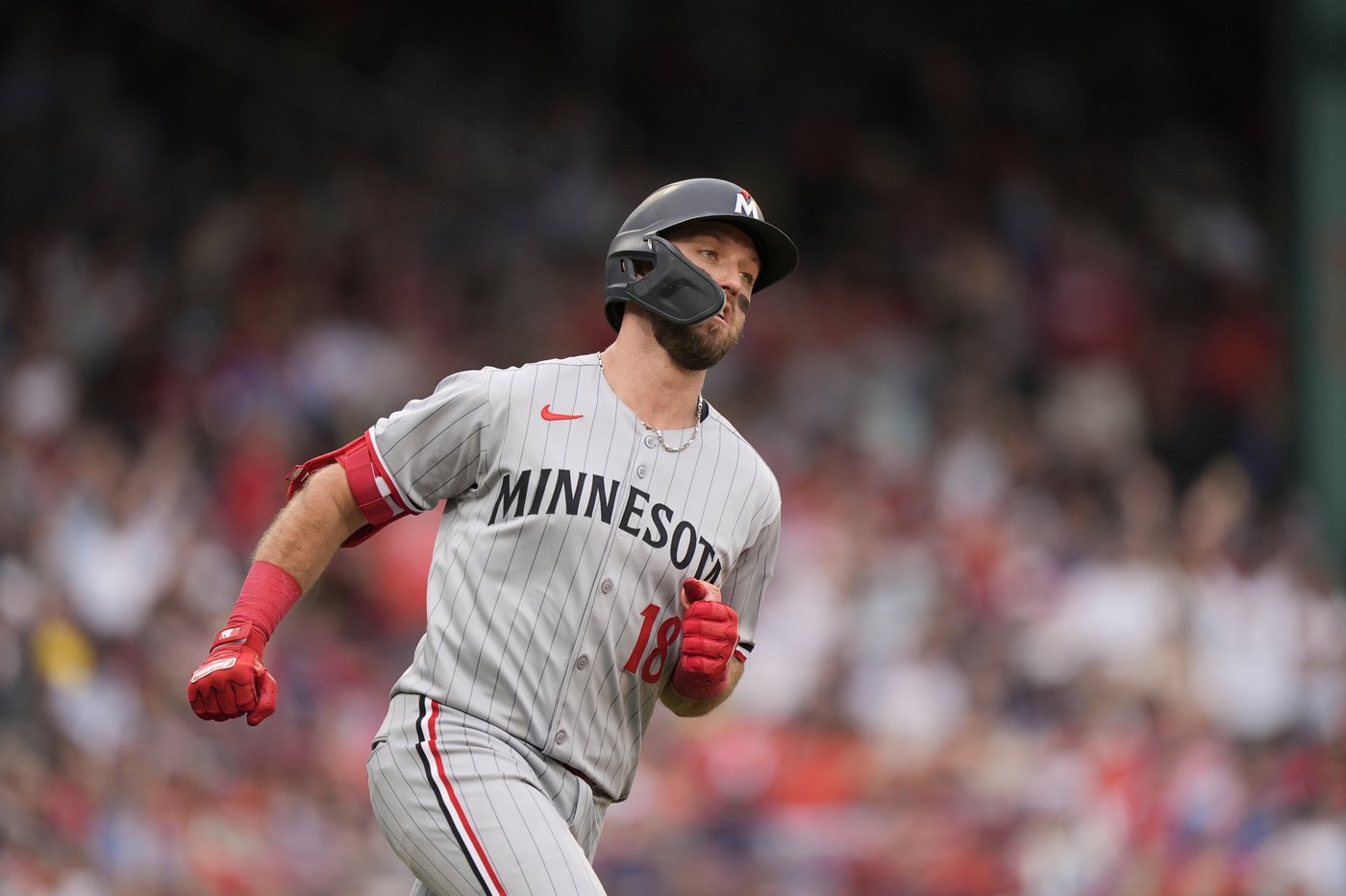 Twins' Kody Clemens homers in 1st career Fenway game in front of father, ex-Red Sox pitcher Roger | iNFOnews.ca