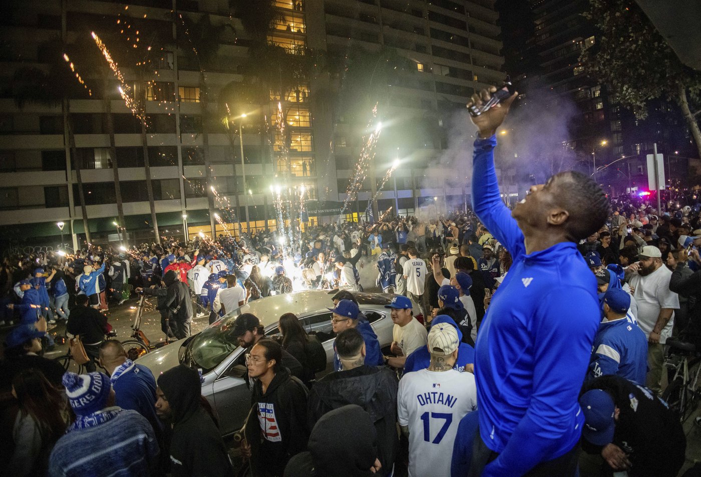 Los Angeles sees city bus burned, store thefts and rowdy crowds after Dodgers win World Series | iNFOnews.ca