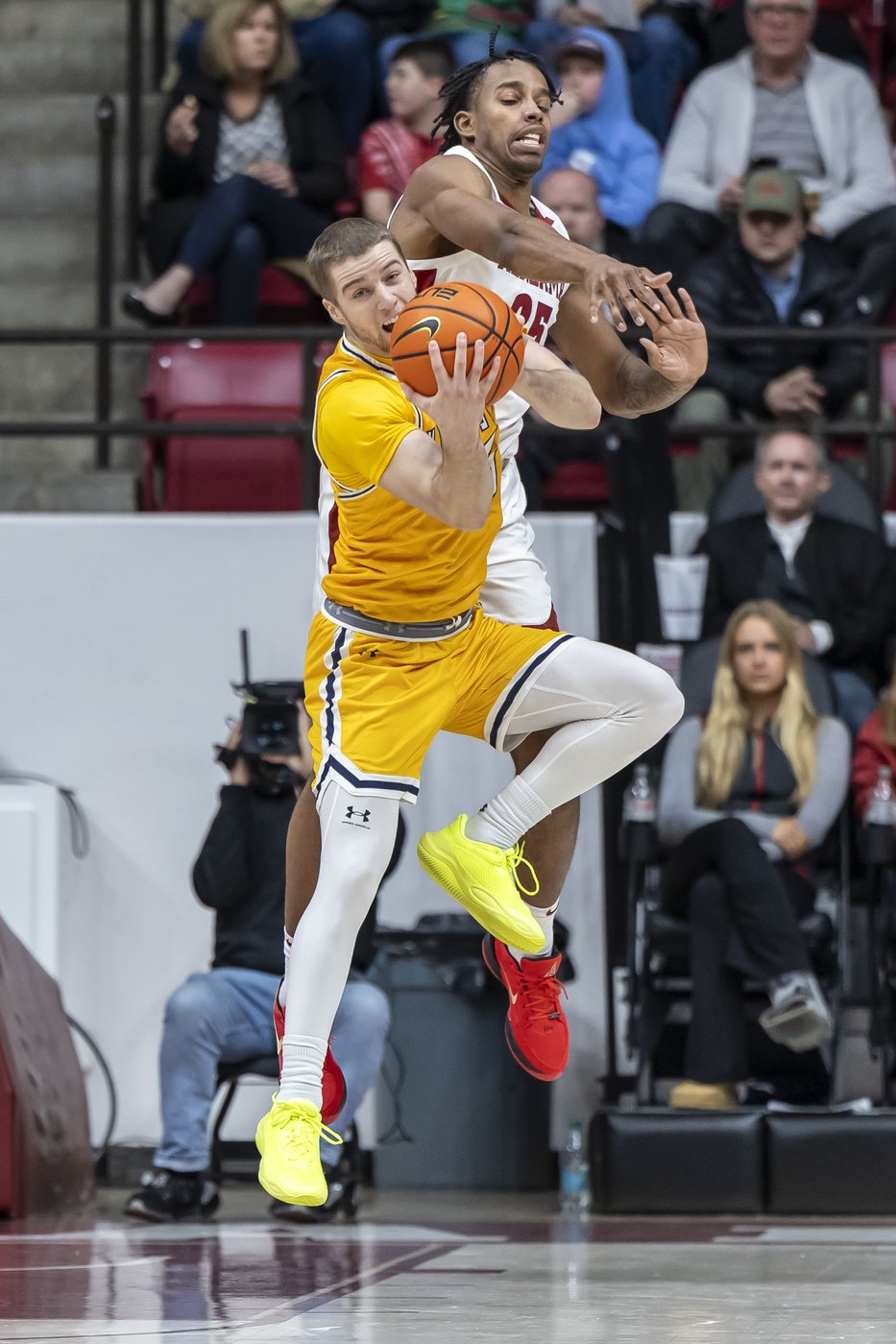 Despite poor shooting, No. 6 Alabama easily beats Kent State 81-54 | iNFOnews.ca Despite poor shooting, No. 6 Alabama easily beats Kent State 81-54 | iNFOnews.ca