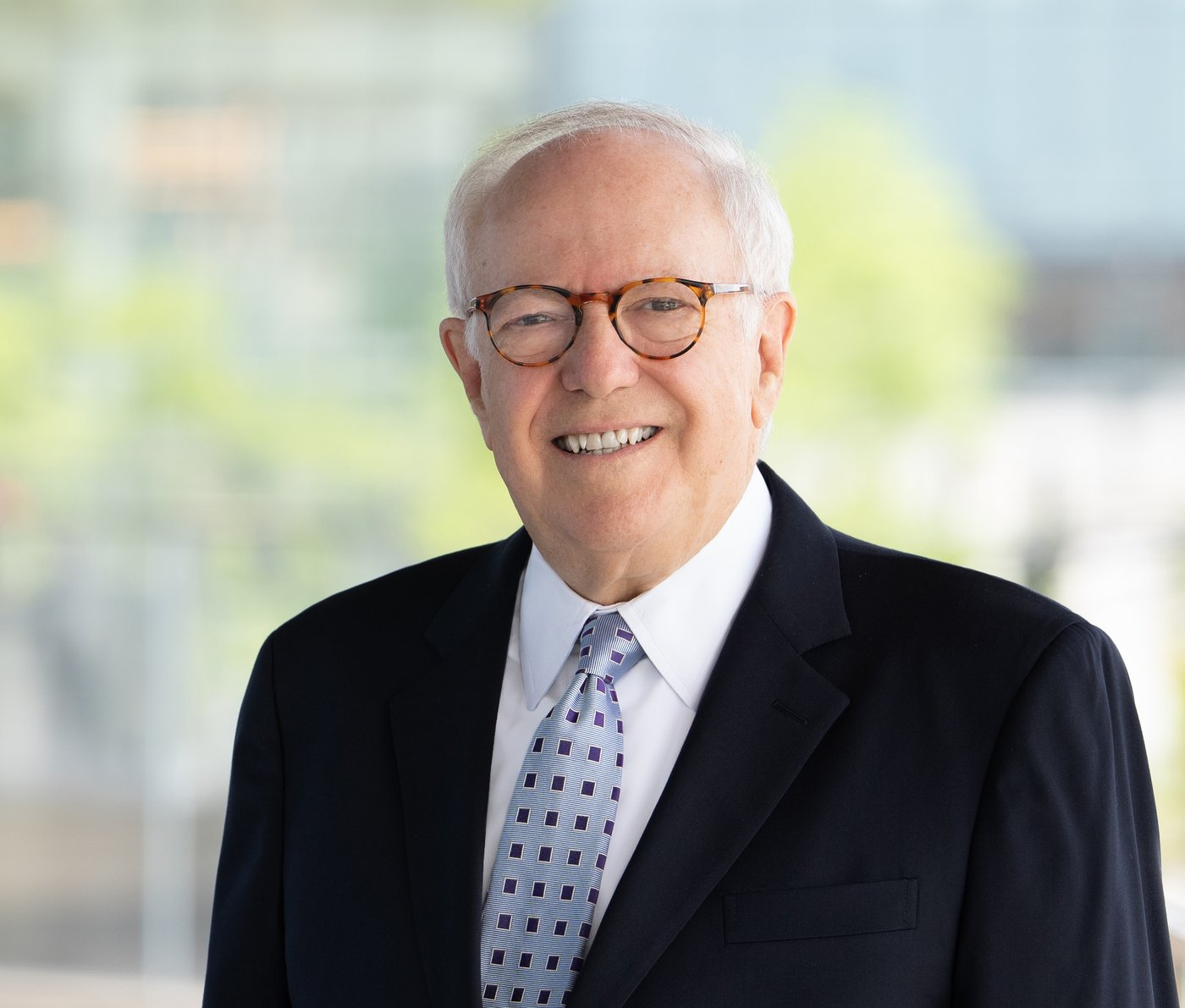 Powerhouse attorney Robert B. Barnett, known for representing the Obamas and Clintons, dies | iNFOnews.ca