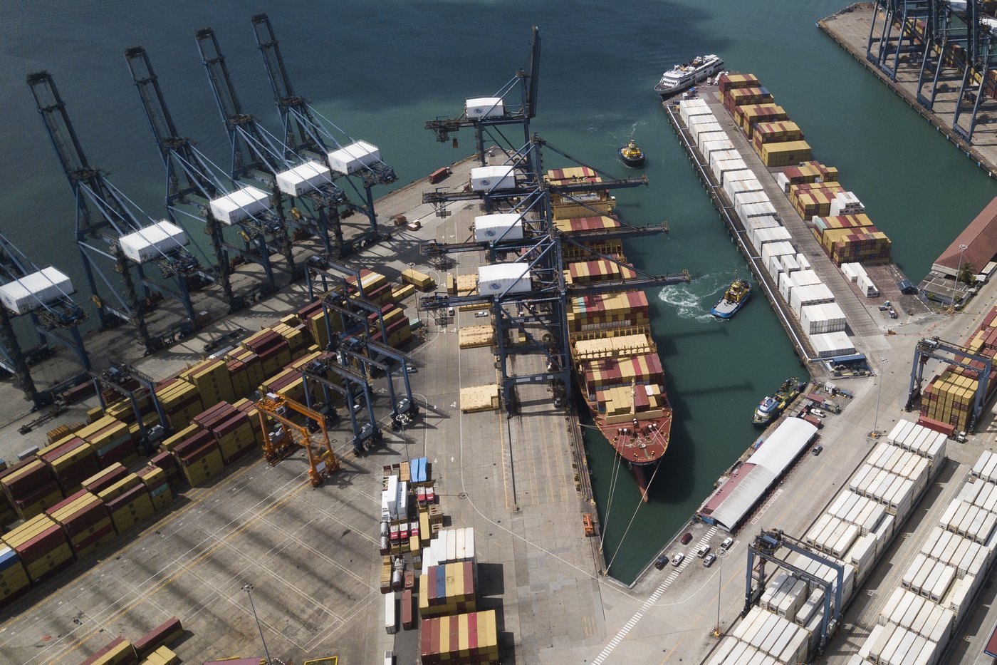 Panama's president denies making a deal that US warships can transit the canal for free | iNFOnews.ca